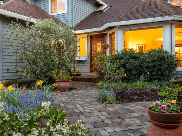 8152 SW Ashford St, Portland, OR 97224