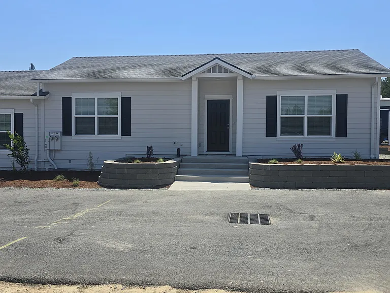 2032 SW Allen Creek Rd #B — Photo 2
