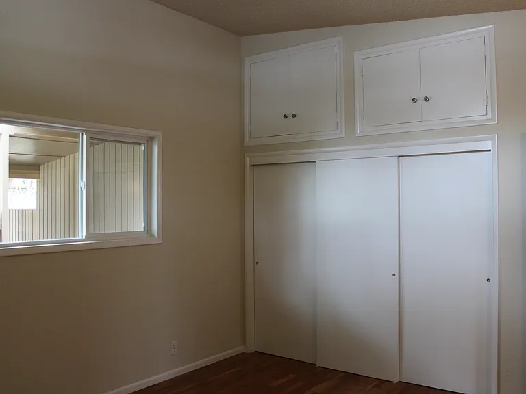 1728 W 34th Pl — Photo 8