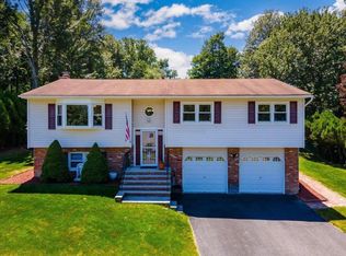 25 Winchester Dr, Monroe, NY 10950