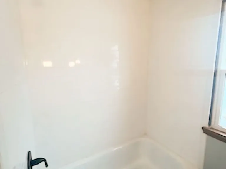 1093 Lawrence Dr — Photo 11