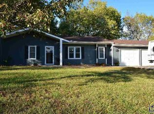 910 NE Dogwood Ln, Topeka, KS 66617