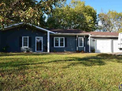 910 NE Dogwood Ln, Topeka, KS, 66617