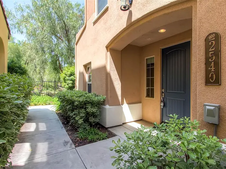 2540 Escala Cir — Photo 2