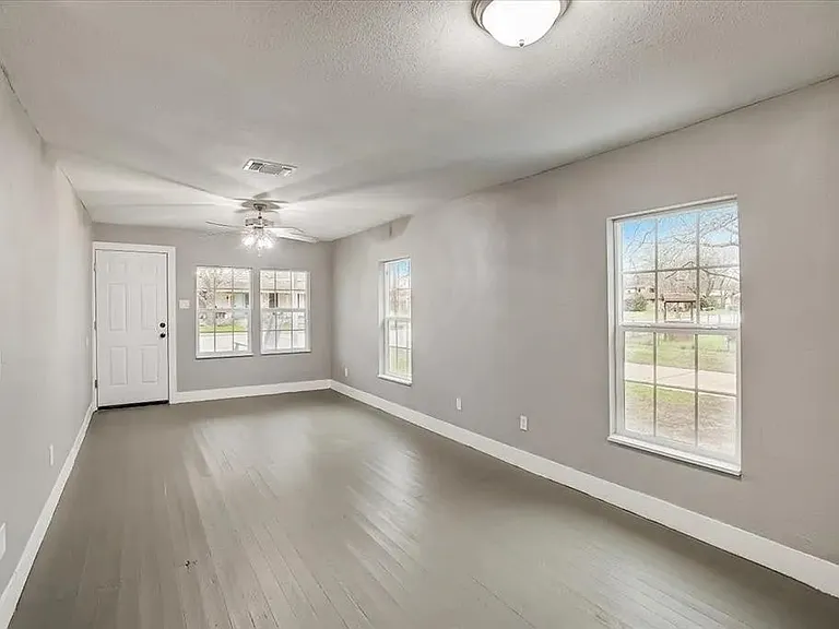 720 E Guadalupe St — Photo 2