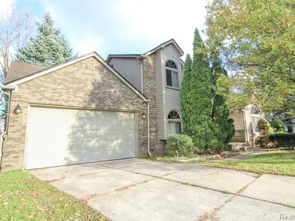 46902 Briarmoor Ct, Chesterfield, MI 48051