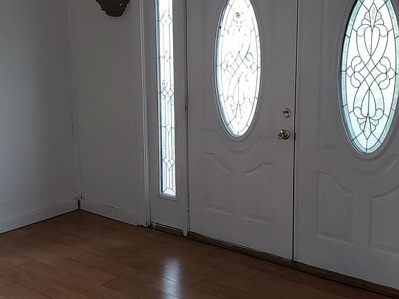 4th image of 615 E College Ave