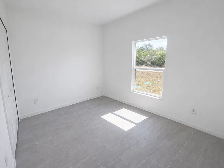 1248 Hillcrest St E — Photo 9