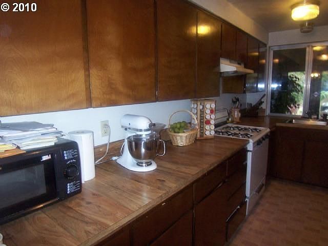 2nd image of 10940 SW Walnut St