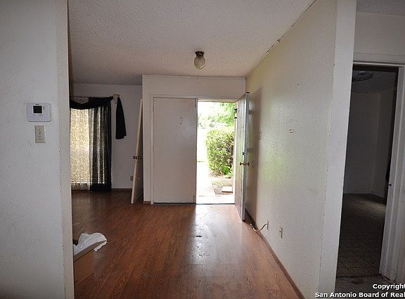 3rd image of 10502 Breeds Hill Dr