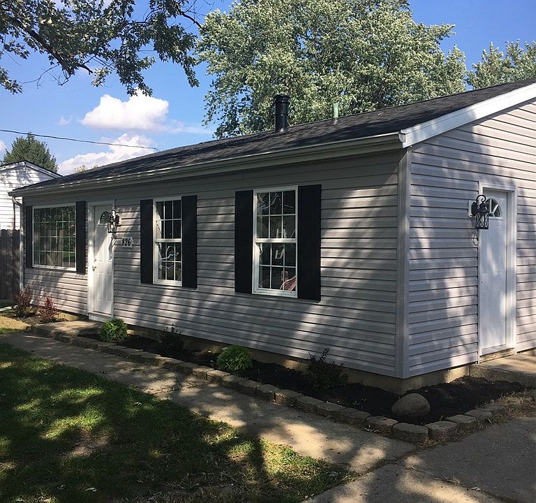 2nd image of 826 Richmond Ave