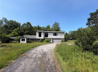 8590 Beacon Hill Dr, Chagrin Falls, OH 44023