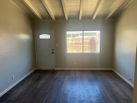 4th image of 559 W Avenue H8