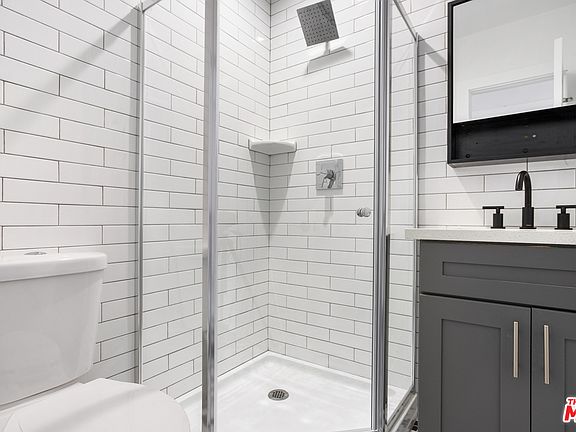 3rd image of 3559 Percy St #1/2