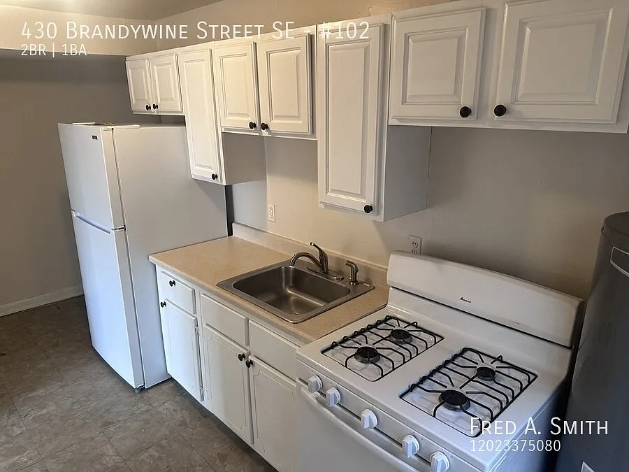 Two Bedroom Apartment in Washington Highlands | $500 Security Deposit | Available Now — Photo 4