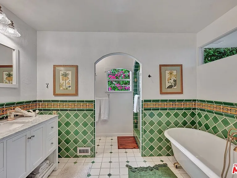 21625 Pacific Coast Hwy — Photo 12