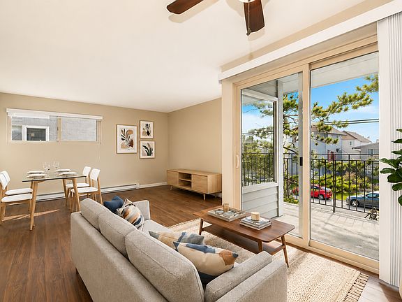 4th image of 2718 14th Ave S #L