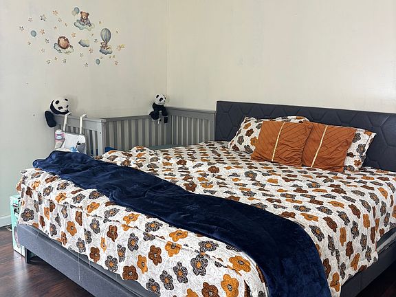 5th image of 40 Crest Street #16