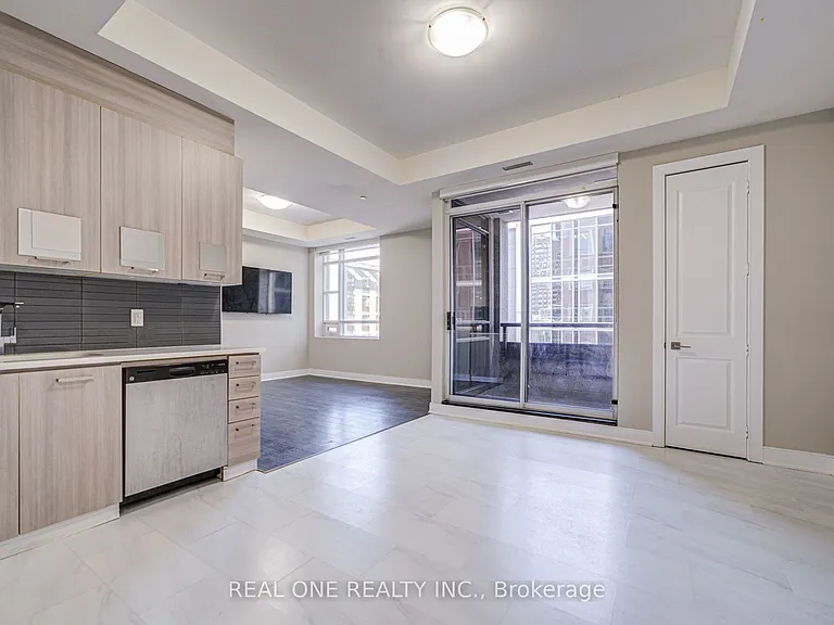 150 Main St W #409 — Photo 12