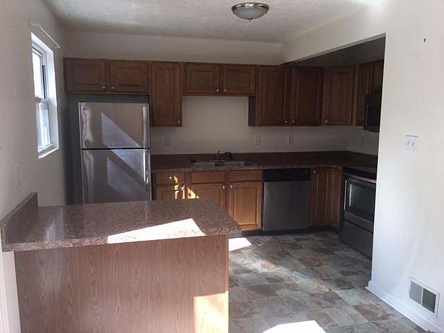 2nd image of 106 Antler Hollow Ct
