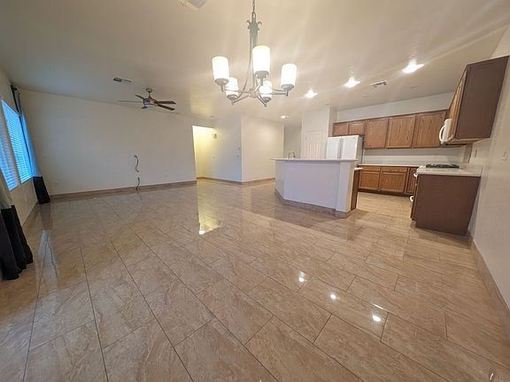 5th image of 7521 Chaffinch St