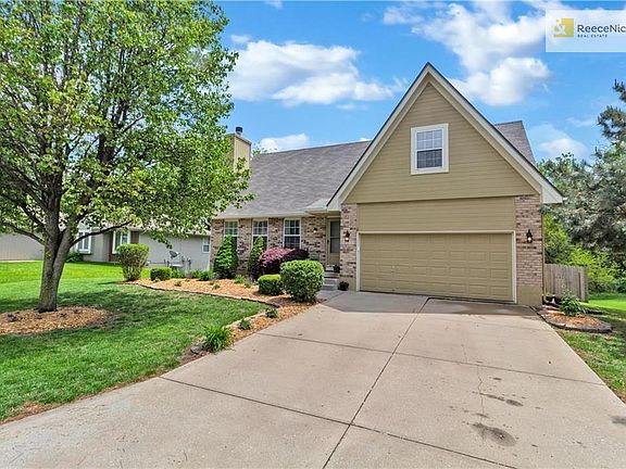2nd image of 1006 SW Southcrest Dr