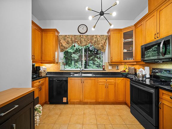 4th image of 2253 Parkway Blvd