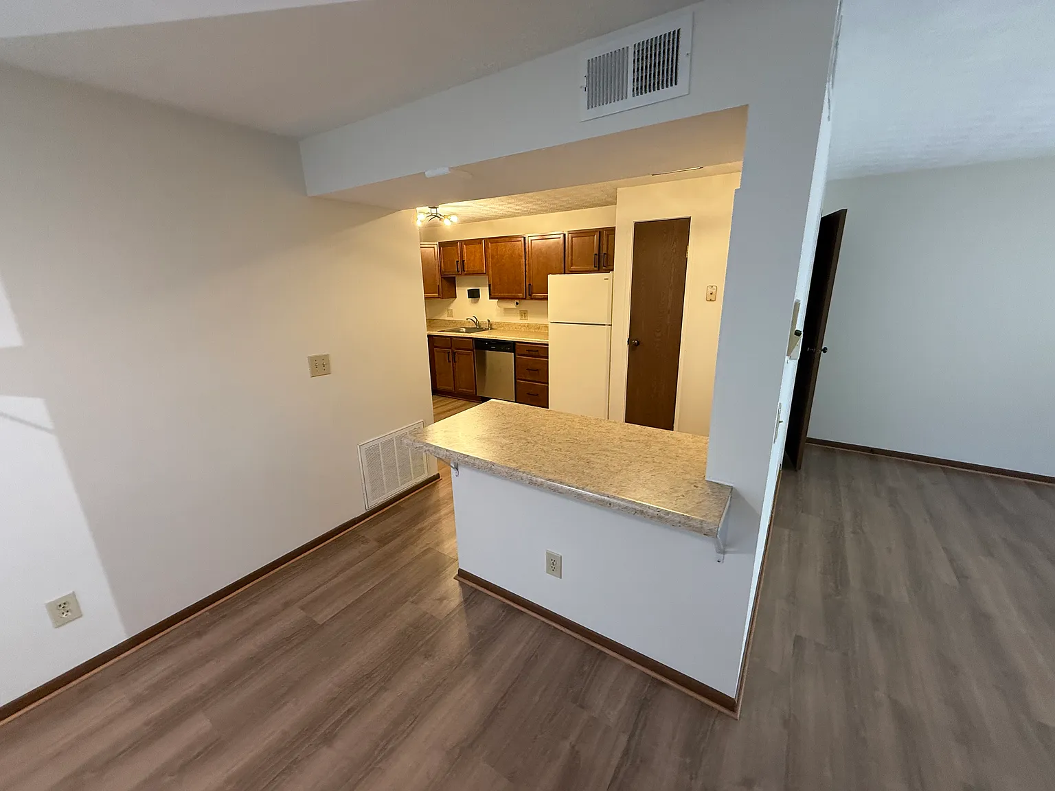 2 bed, 1.0 bath, $740 — Photo 4