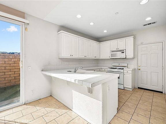 5th image of 9796 Foxglove Dr