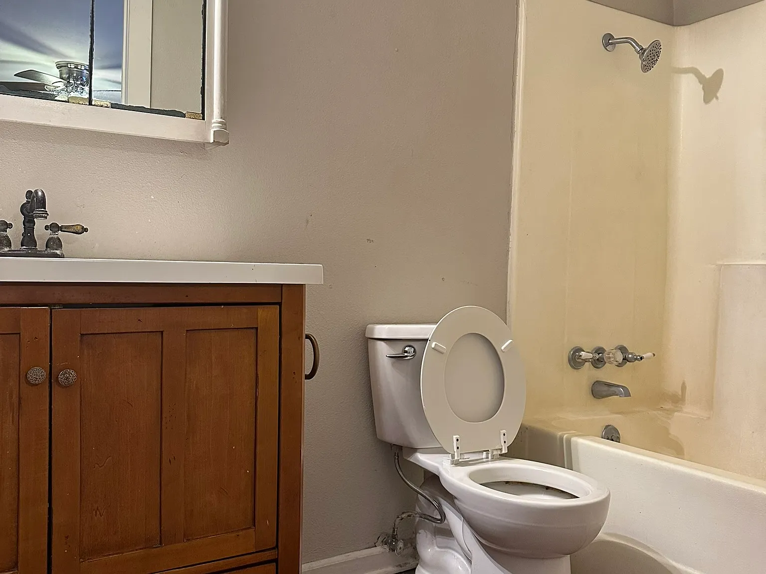 2 bed, 832 sqft, $950 — Photo 2