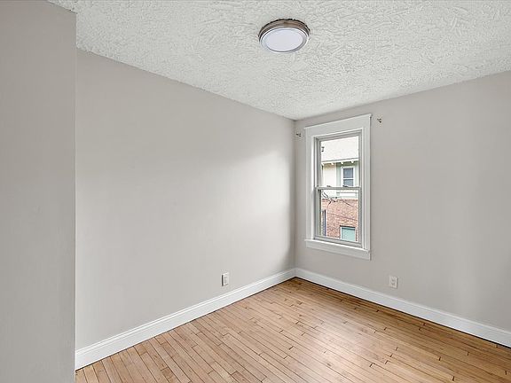 3rd image of 1540 W Forest Ave