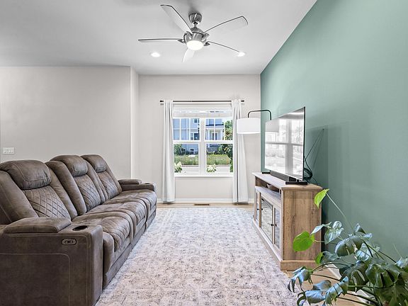 4th image of 2832 Frisee Dr