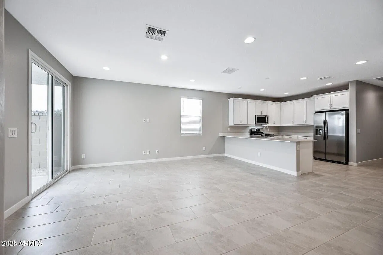 4 bed, 3.0 bath, 2105 sqft, $2,950 — Photo 3