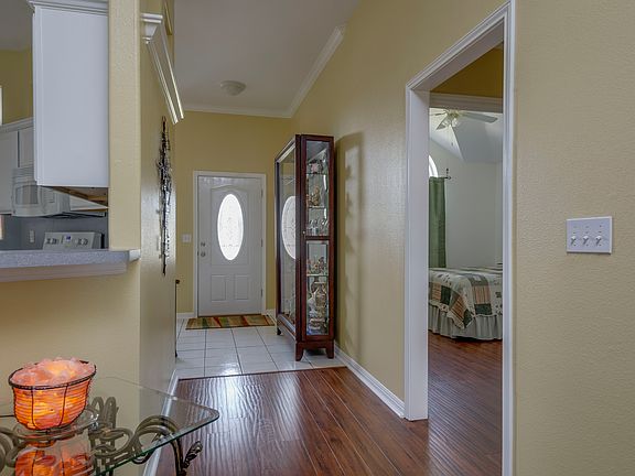 3rd image of 1232 Shiner Cir