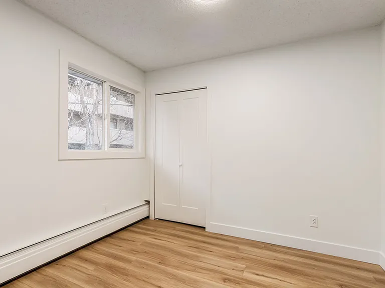 2404 16a St SW — Photo 42