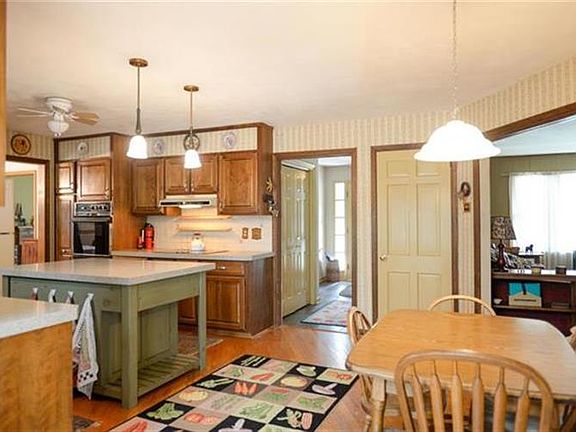 4th image of 1465 Dartmouth Dr