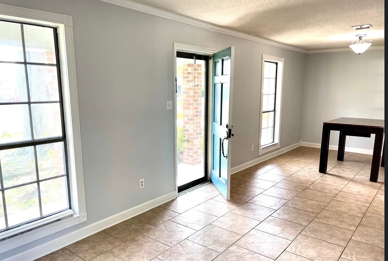 128 Longfellow Drive - 1 — Photo 3