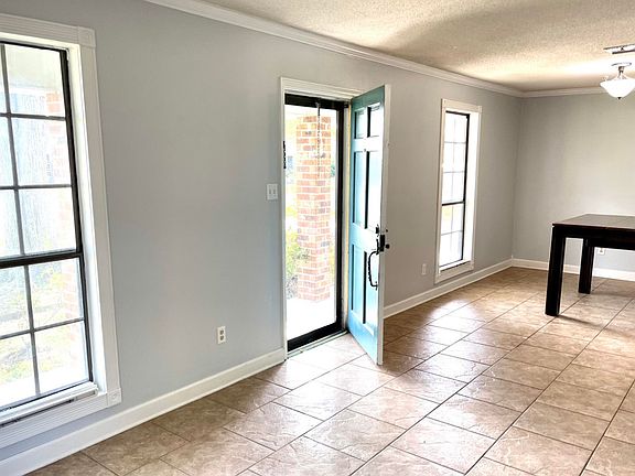 3rd image of 128 Longfellow Dr