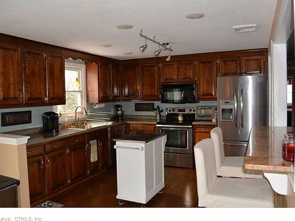 4th image of 43 Dawn Dr