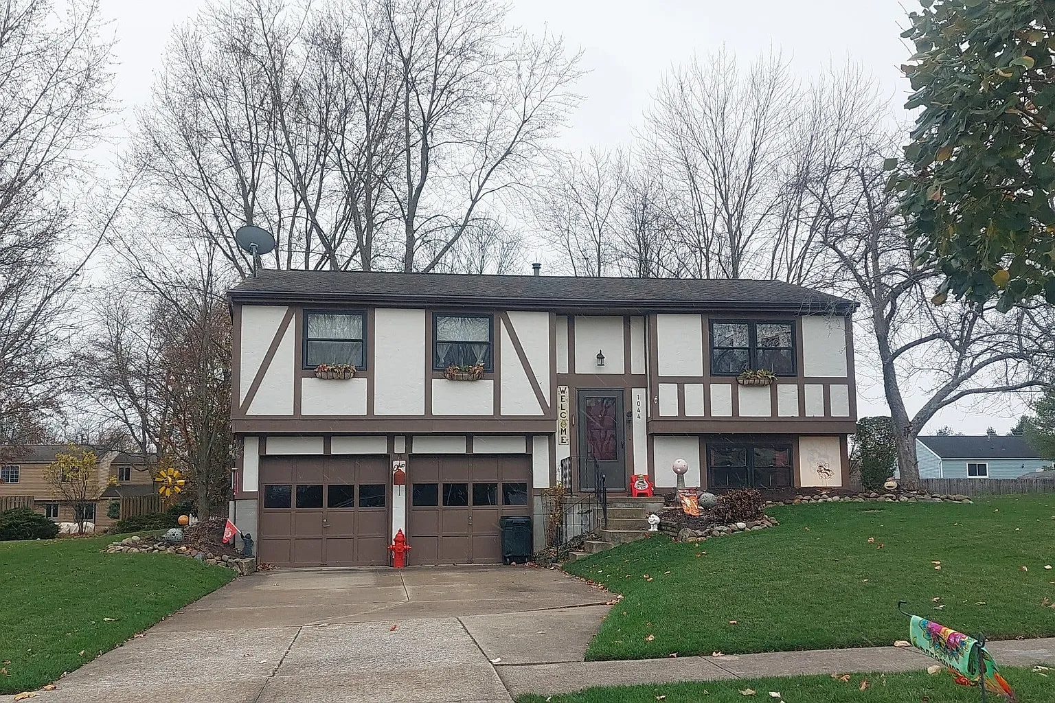 1044 Old Farm Trl photo 1