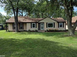 2210 E Thirteen Mile Rd, Warren, MI 48092