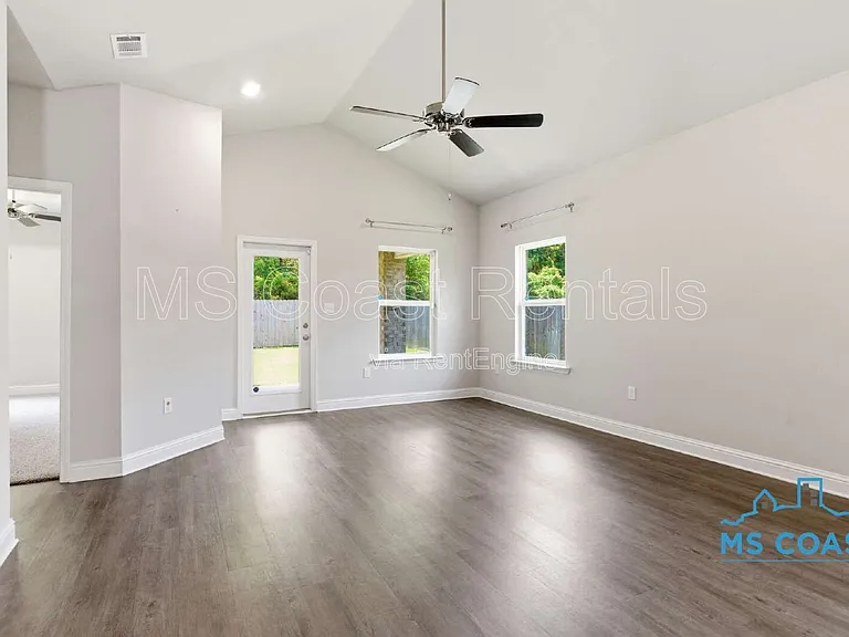 5723 Overland Dr — Photo 5