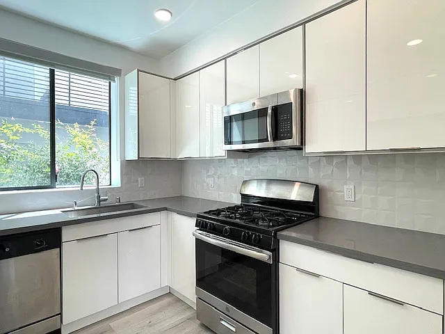 14612 Calvert St #202 — Photo 13