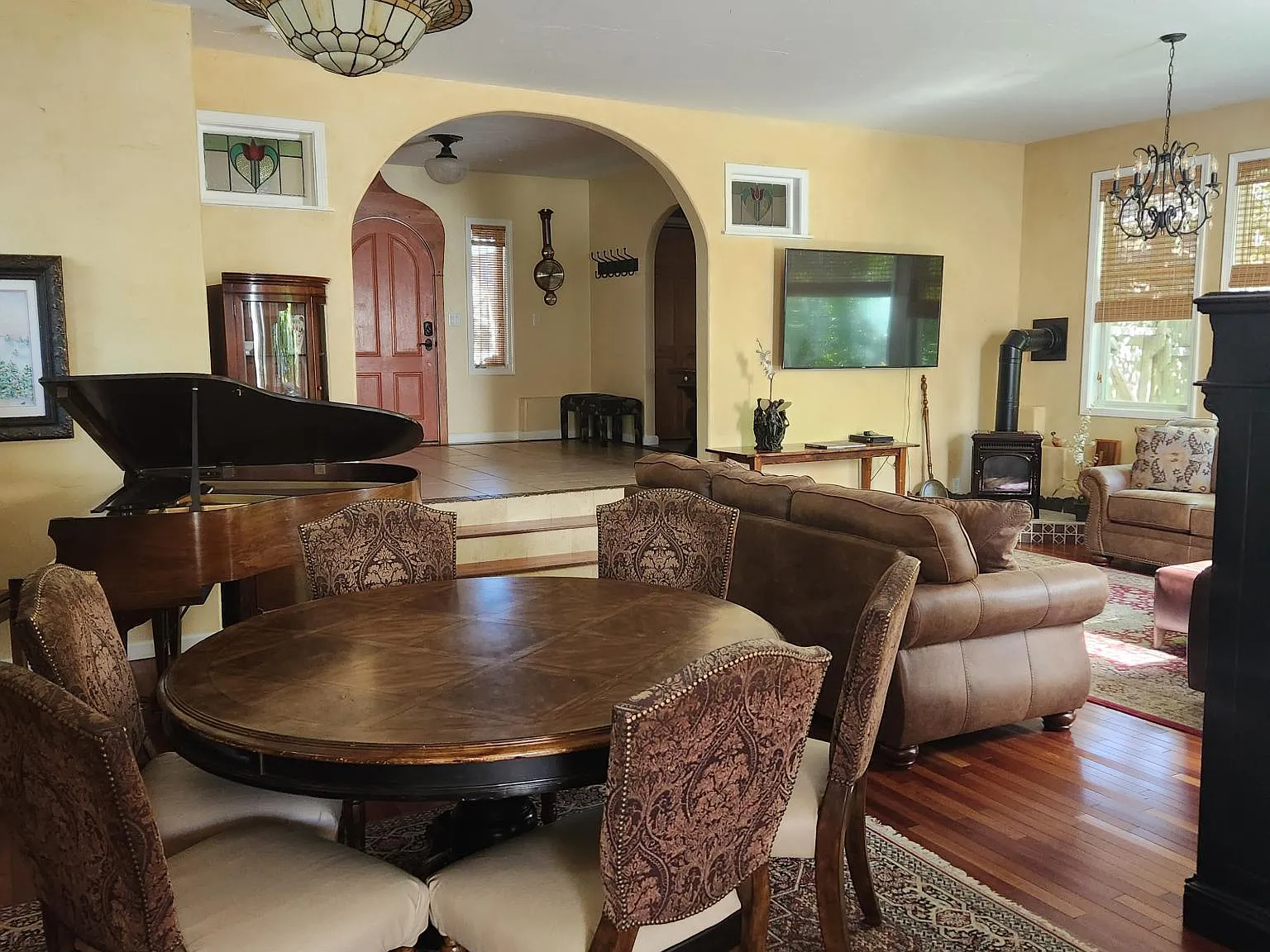 4 bed, 3.5 bath, 2420 sqft, $5,999 — Photo 4