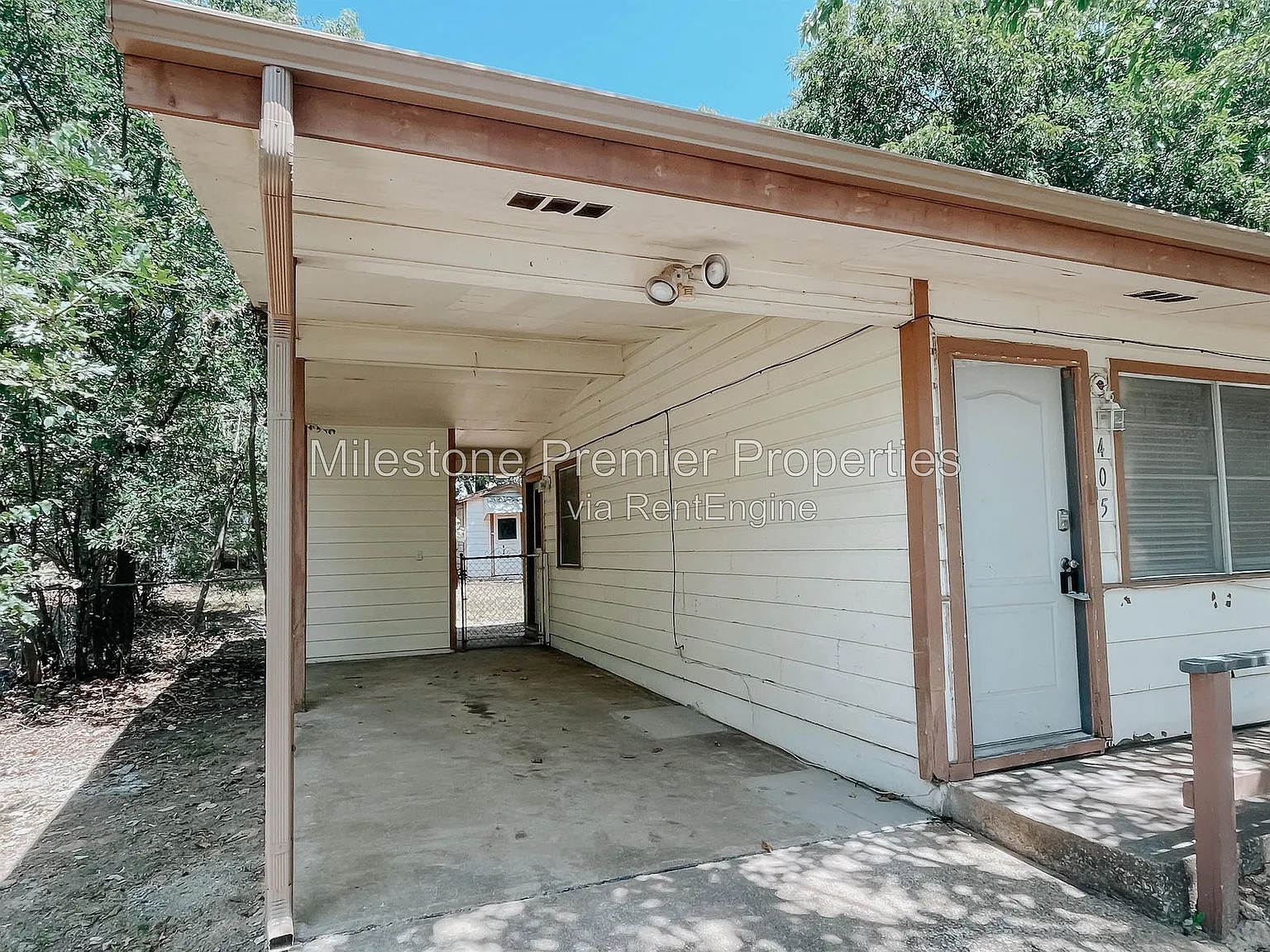 3 bed, 1.0 bath, 864 sqft, $1,200 — Photo 2