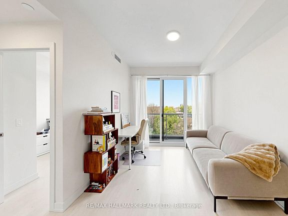 3rd image of 415 Main St W #612