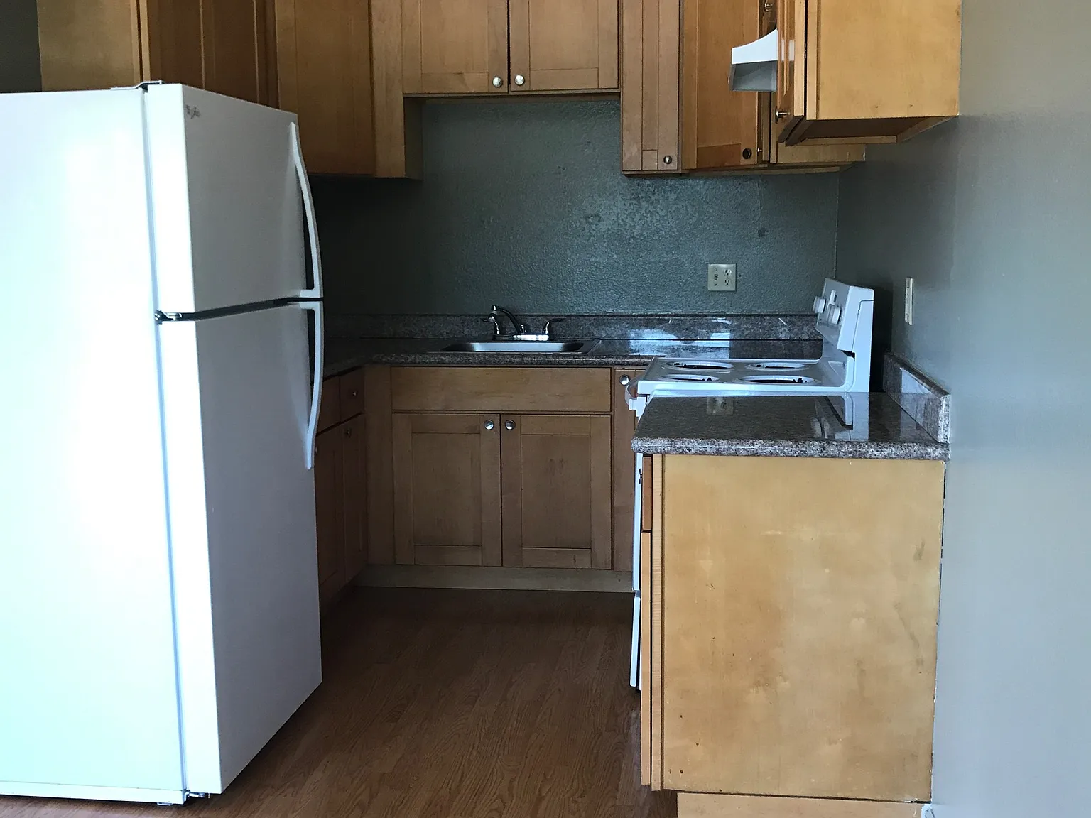 2 bed, 700 sqft, $2,400 — Photo 2