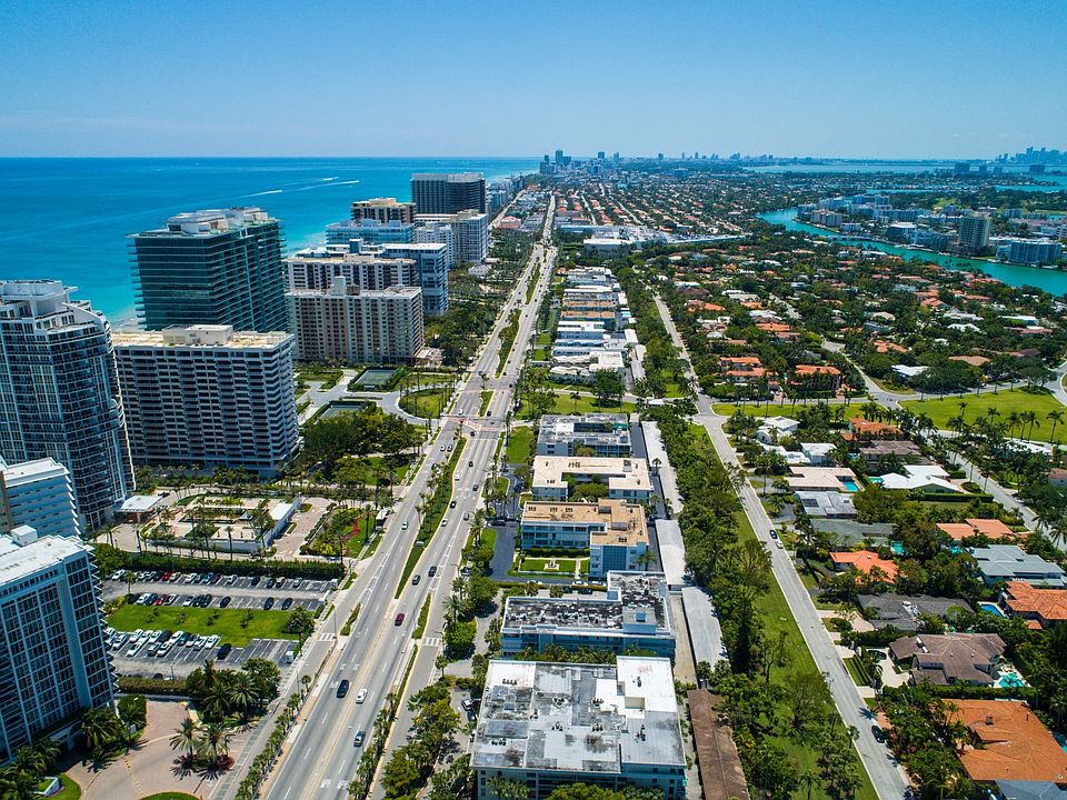 Enjoy uncompromised access to shopping, dining, entertainment and nightlife within multiple Miami neighborhoods.