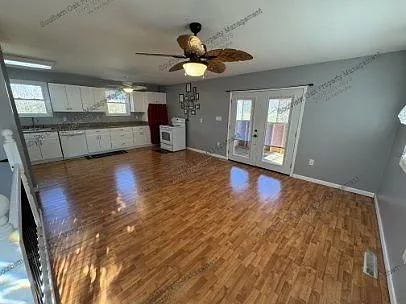 4 bed, 2.0 bath, 2016 sqft, $1,950 — Photo 2
