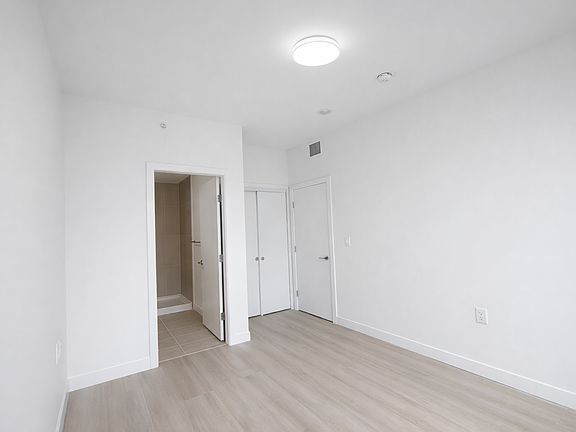 3rd image of 13573 98a Ave #908